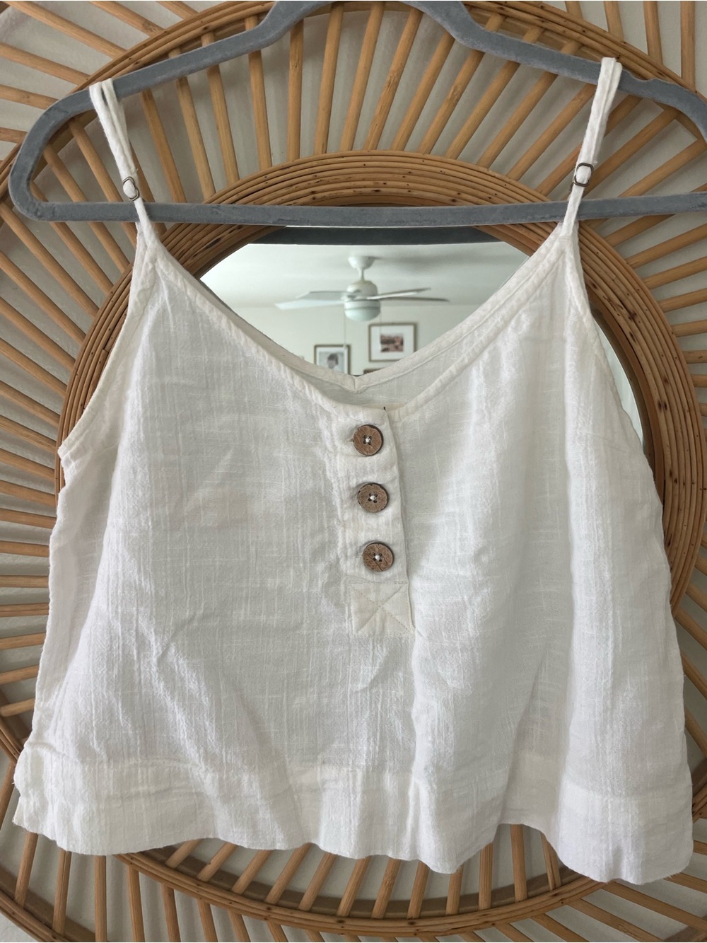Rip curl linen crop top w/wooden buttons buttons size small